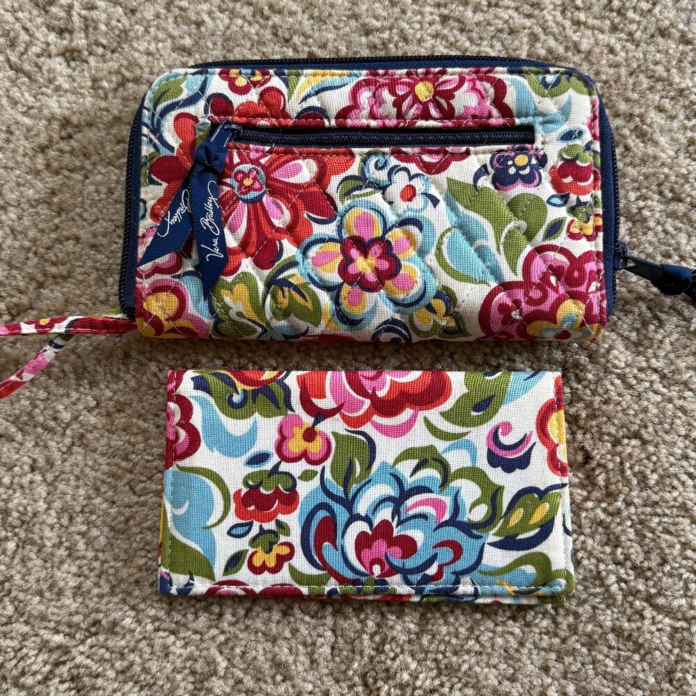 VERA BRADLEY Wallet Checkbook quilted  NEW with TAGS Flowers Multicolor